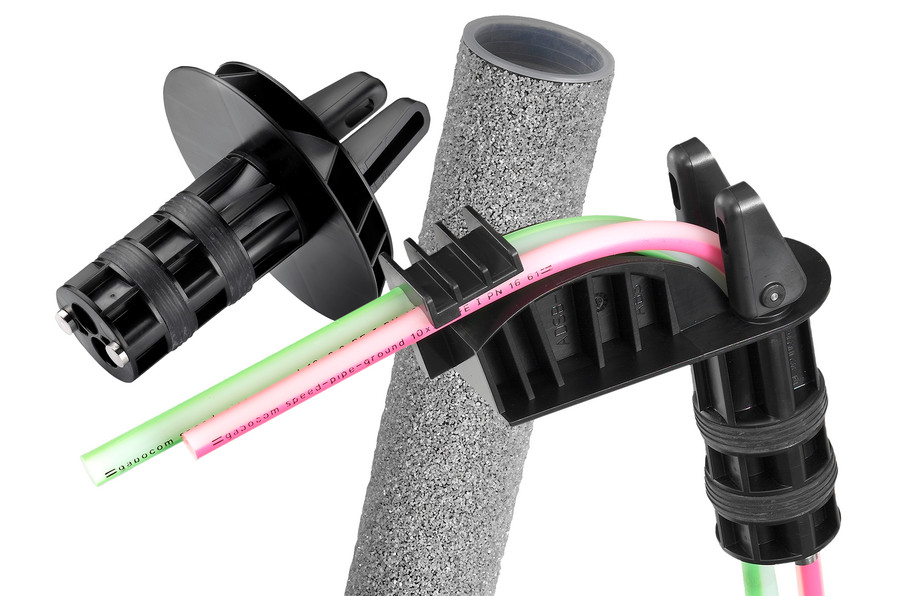 House lead-ins ADSB-D require a casing tube to asure the integrated sealing in brickwork.