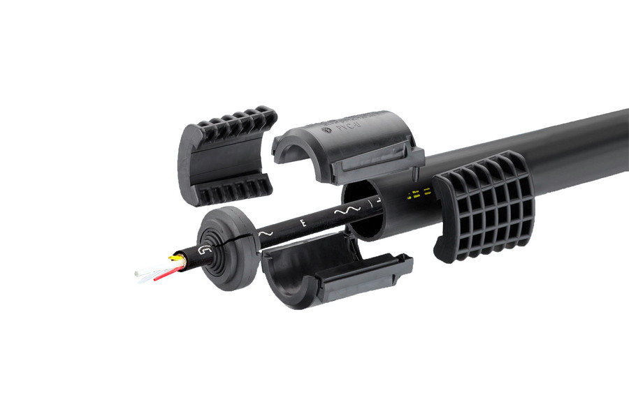Divisible seals EZA-t K seal ducts occupied with cables.